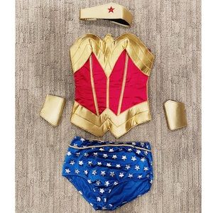 Wonder Woman Halloween Costume w/black wig